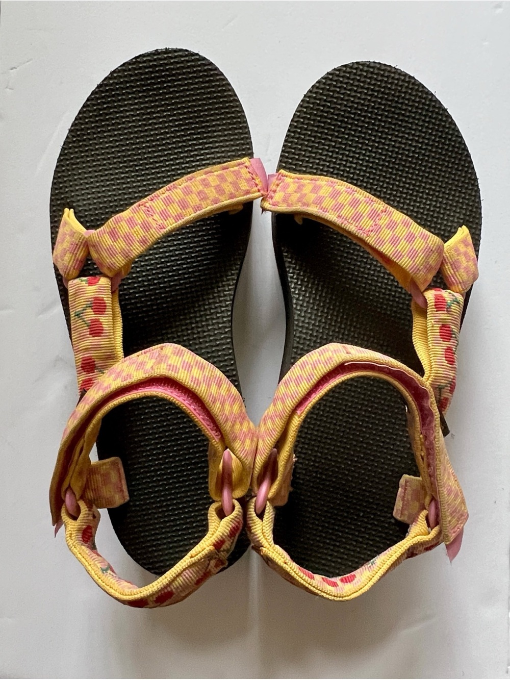 Teva Universal Flatform picnic cherries rosebloom sandals US Women’s 8 EUC